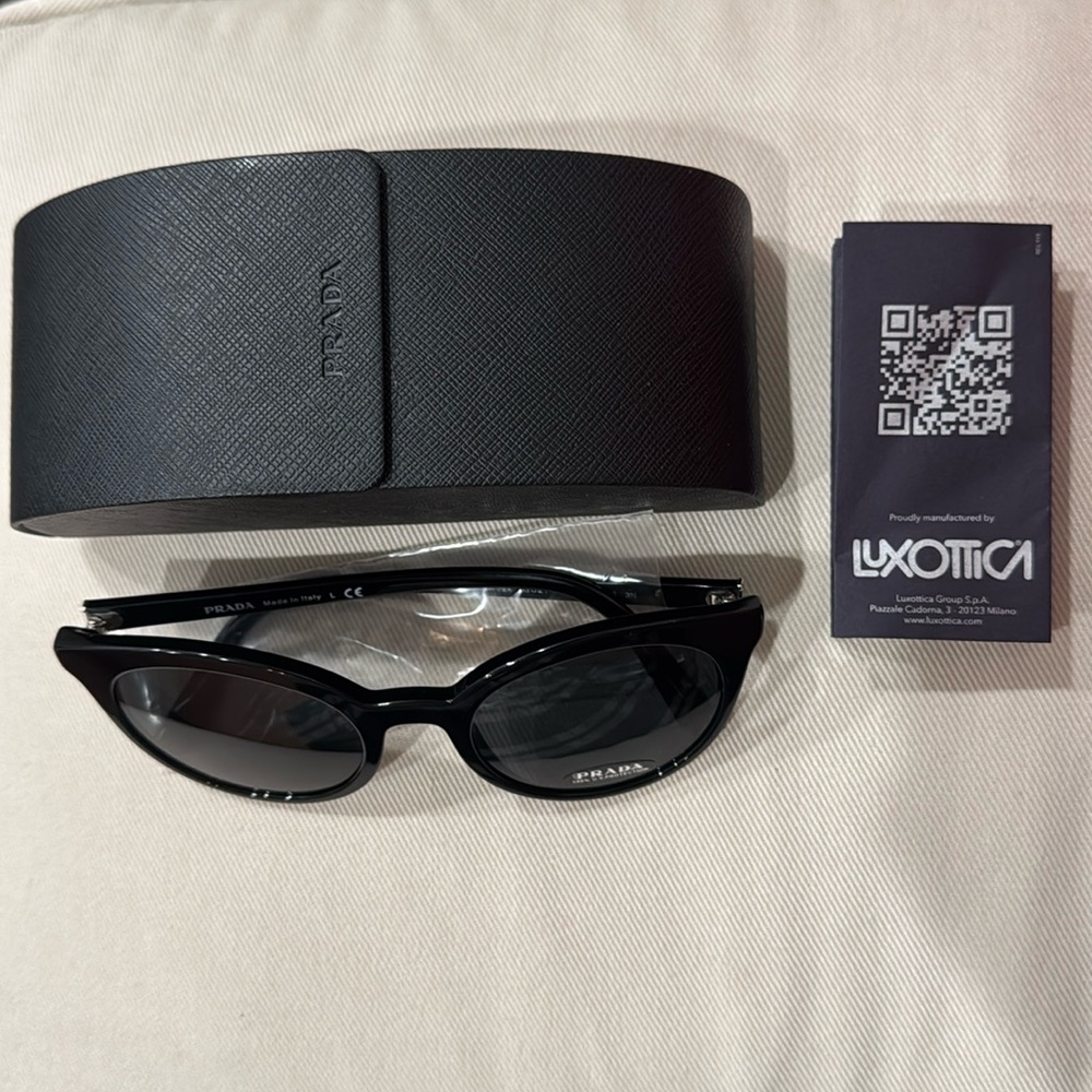 Prada SPR02X Sunglases